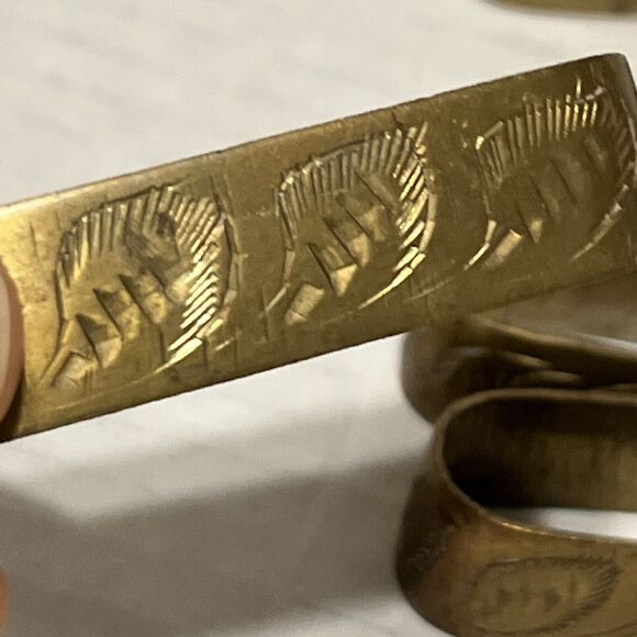 Sarna Brass India Etched Napkin Holders 12 Flat Rings 2.25 inches Hand Made Gold - Picture 7 of 10